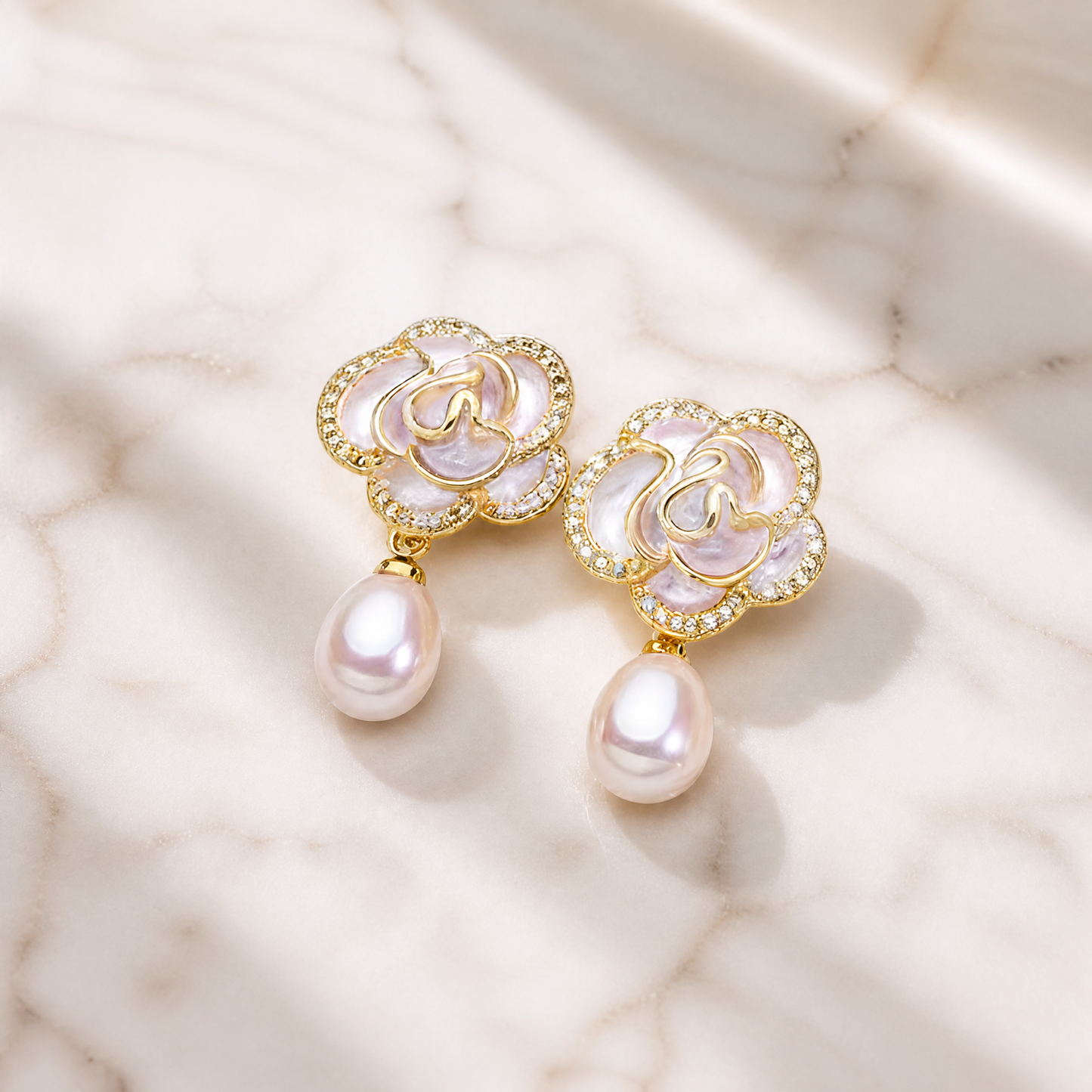 Camellia Freshwater Pearl Earrings　カメリア・淡水パール ピアス